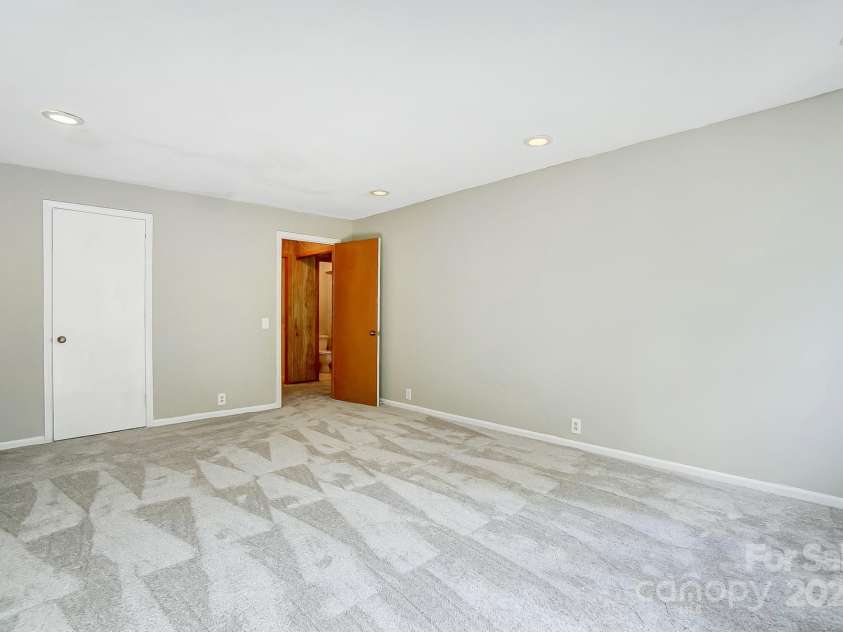 11429 Spreading Oak Lane, Charlotte, NC 28226.  MLS# CAR4194529, YatesRealty ID 5776. 4th Bedroom