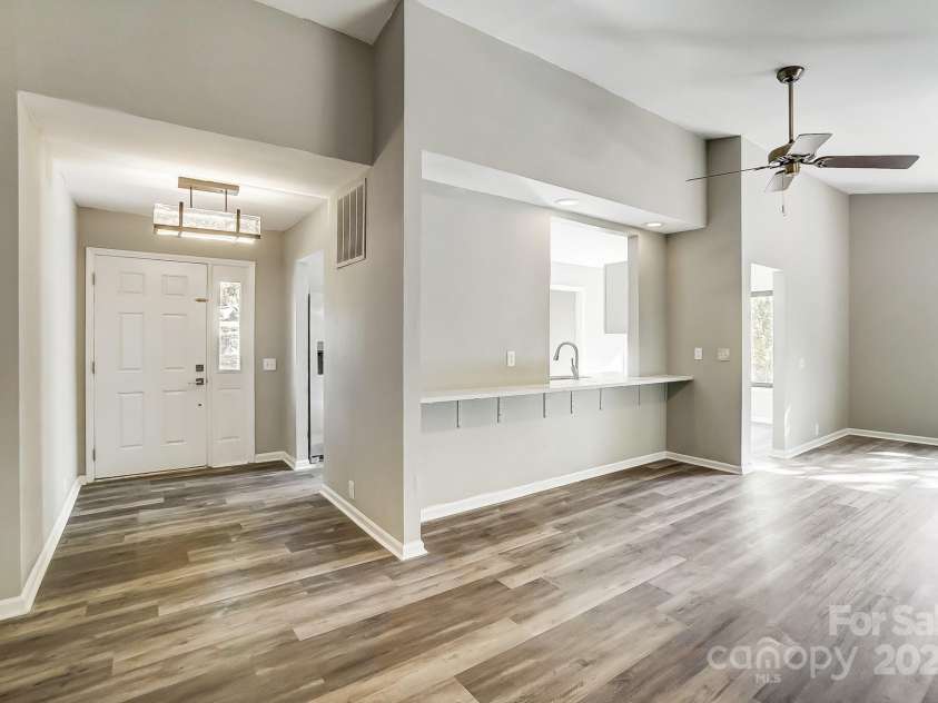 11429 Spreading Oak Lane, Charlotte, NC 28226.  MLS# CAR4194529, YatesRealty ID 5776. 