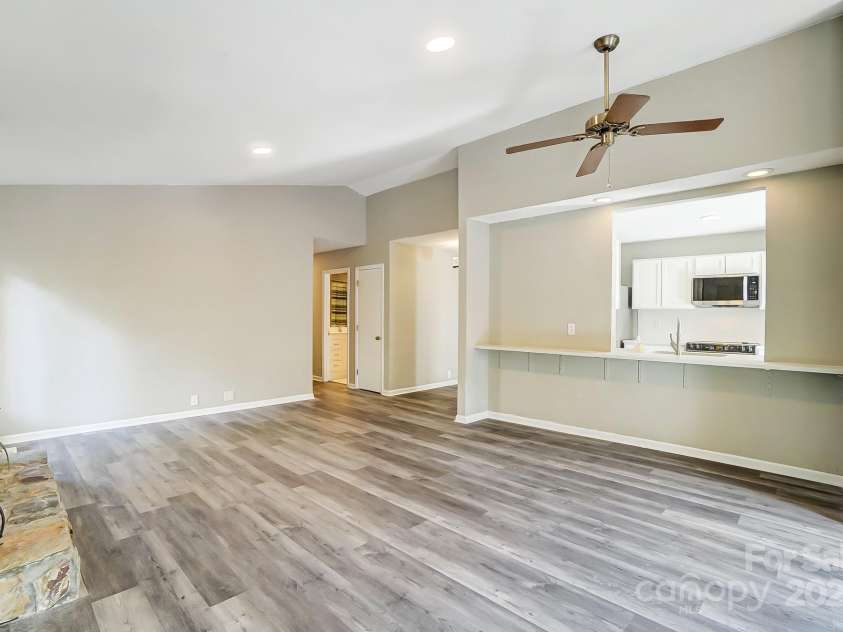 11429 Spreading Oak Lane, Charlotte, NC 28226.  MLS# CAR4194529, YatesRealty ID 5776. 