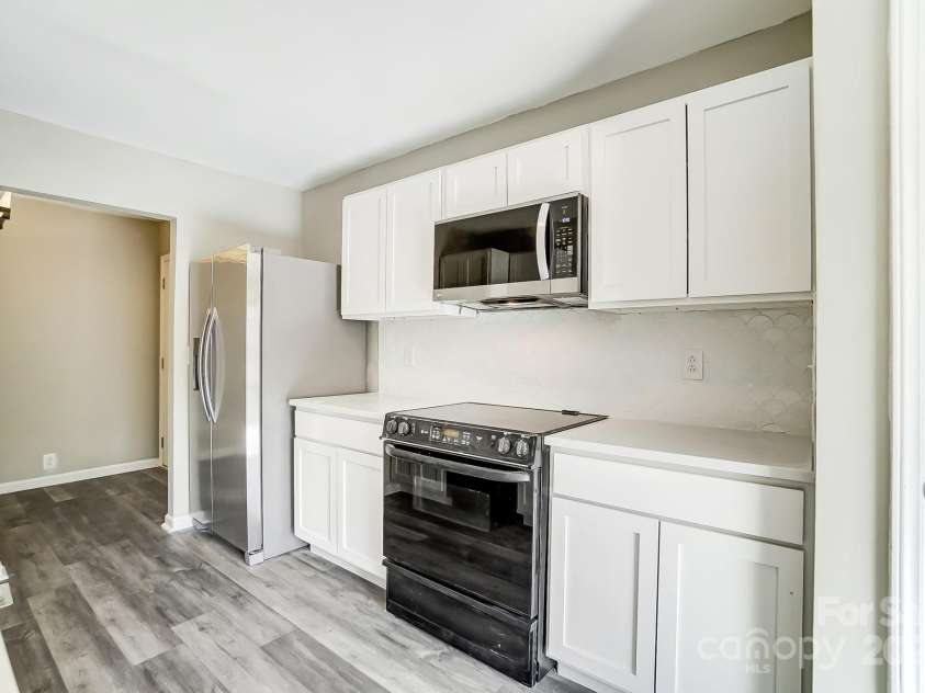 11429 Spreading Oak Lane, Charlotte, NC 28226.  MLS# CAR4194529, YatesRealty ID 5776. 