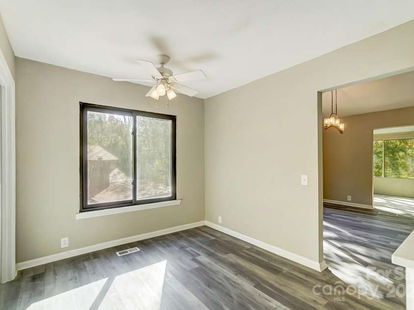 11429 Spreading Oak Lane, Charlotte, NC 28226.  MLS# CAR4194529, YatesRealty ID 5776. 