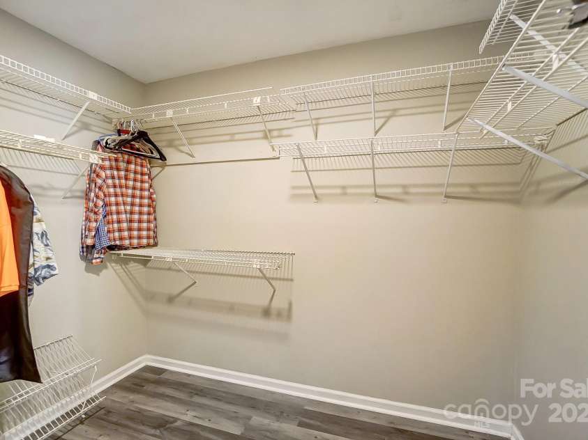 11429 Spreading Oak Lane, Charlotte, NC 28226.  MLS# CAR4194529, YatesRealty ID 5776. 