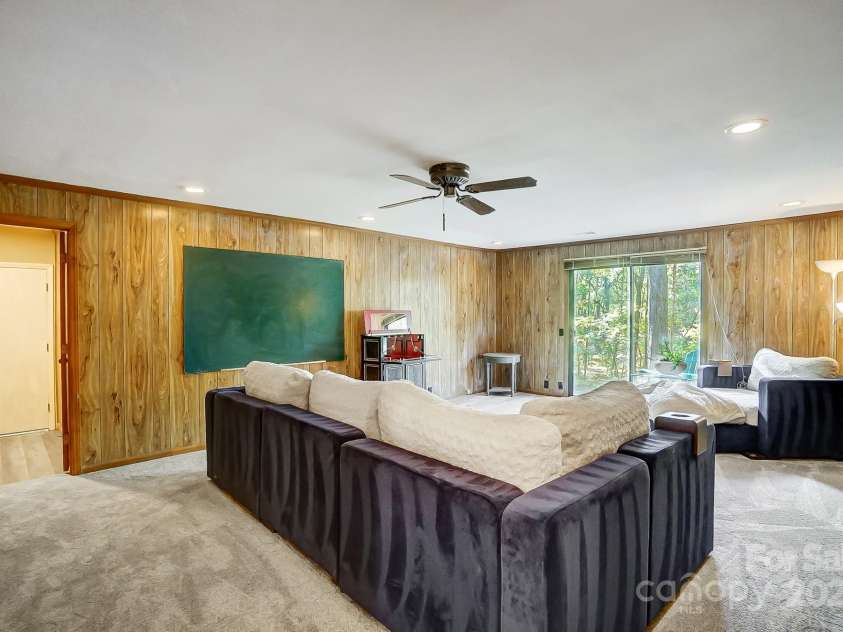 11429 Spreading Oak Lane, Charlotte, NC 28226.  MLS# CAR4194529, YatesRealty ID 5776. 