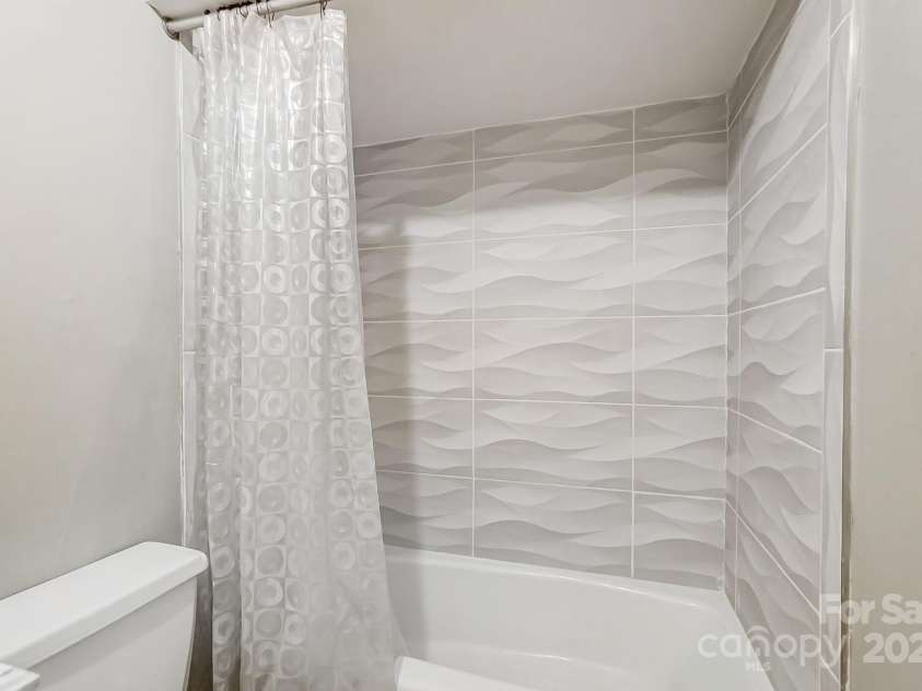 11429 Spreading Oak Lane, Charlotte, NC 28226.  MLS# CAR4194529, YatesRealty ID 5776. 