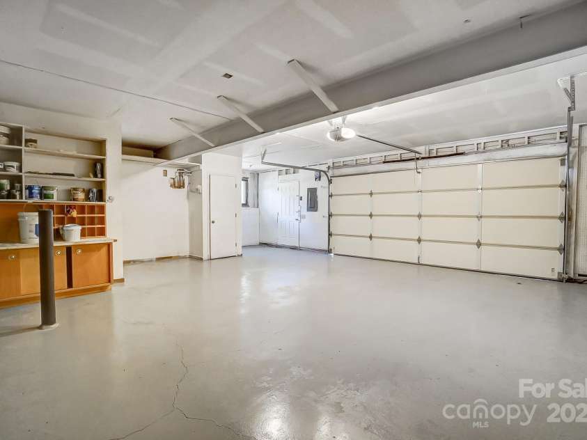 11429 Spreading Oak Lane, Charlotte, NC 28226.  MLS# CAR4194529, YatesRealty ID 5776. 