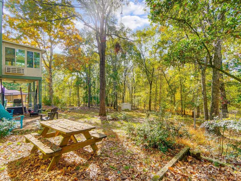 11429 Spreading Oak Lane, Charlotte, NC 28226.  MLS# CAR4194529, YatesRealty ID 5776. 