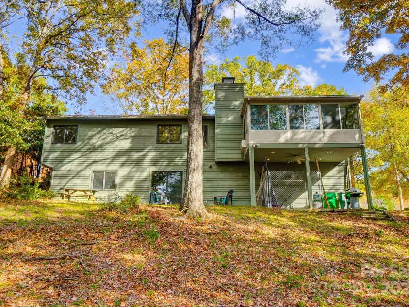 11429 Spreading Oak Lane, Charlotte, NC 28226.  MLS# CAR4194529, YatesRealty ID 5776. 