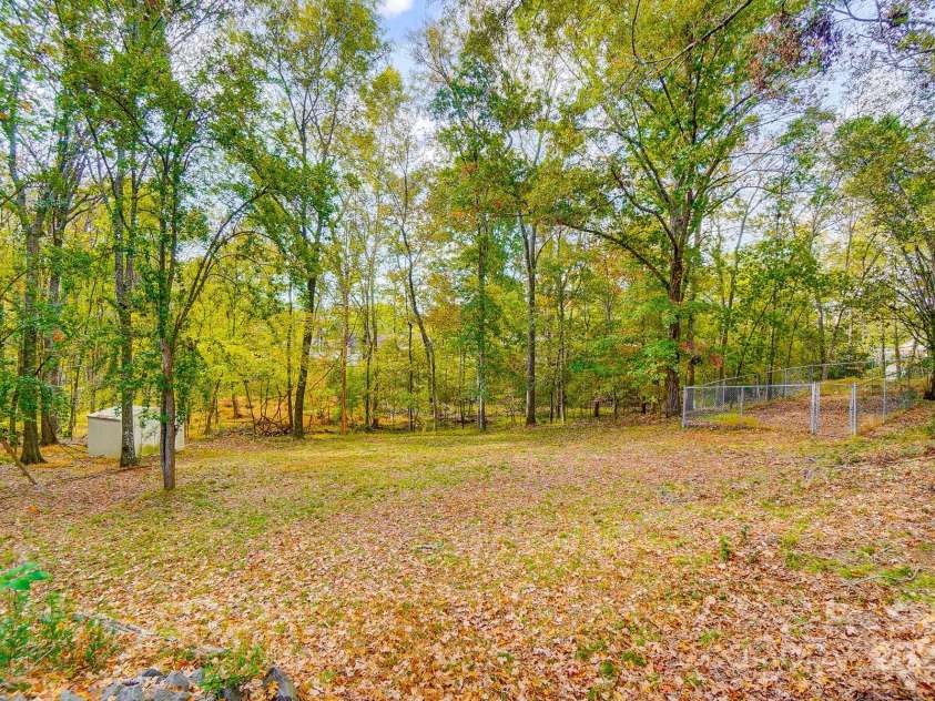 11429 Spreading Oak Lane, Charlotte, NC 28226.  MLS# CAR4194529, YatesRealty ID 5776. 