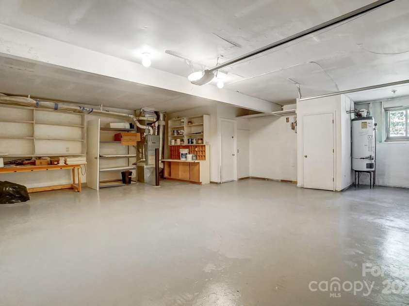 11429 Spreading Oak Lane, Charlotte, NC 28226.  MLS# CAR4194529, YatesRealty ID 5776. Base,emt Garage