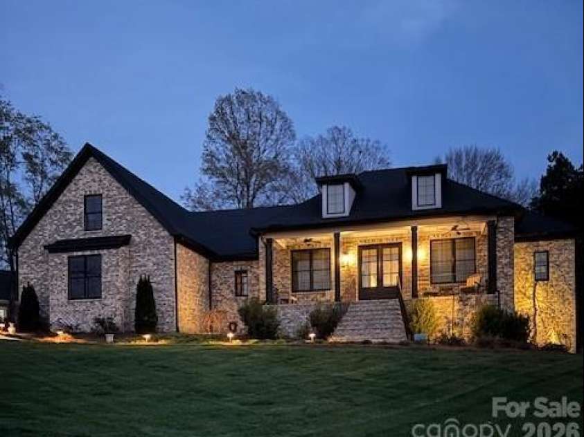 302 Forest Bay Court, Belmont, NC 28012.  MLS# CAR4358873, YatesRealty ID 5776. 