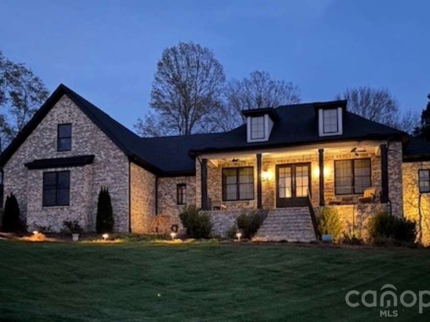 302 Forest Bay Court, Belmont, NC 28012.  MLS# CAR4358873, YatesRealty ID 5776. 