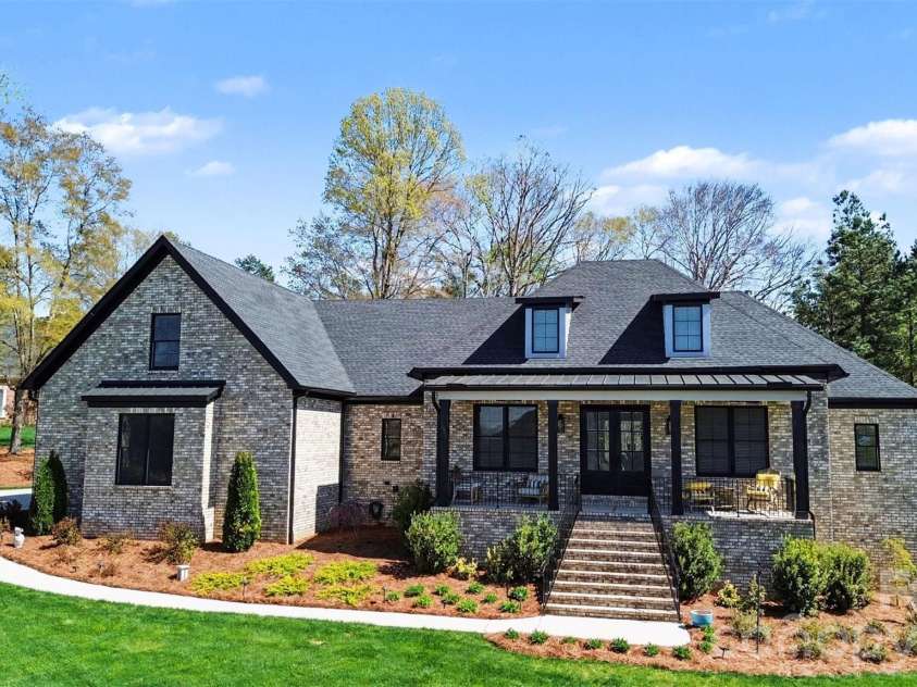 302 Forest Bay Court, Belmont, NC 28012.  MLS# CAR4358873, YatesRealty ID 5776. Front Exterior