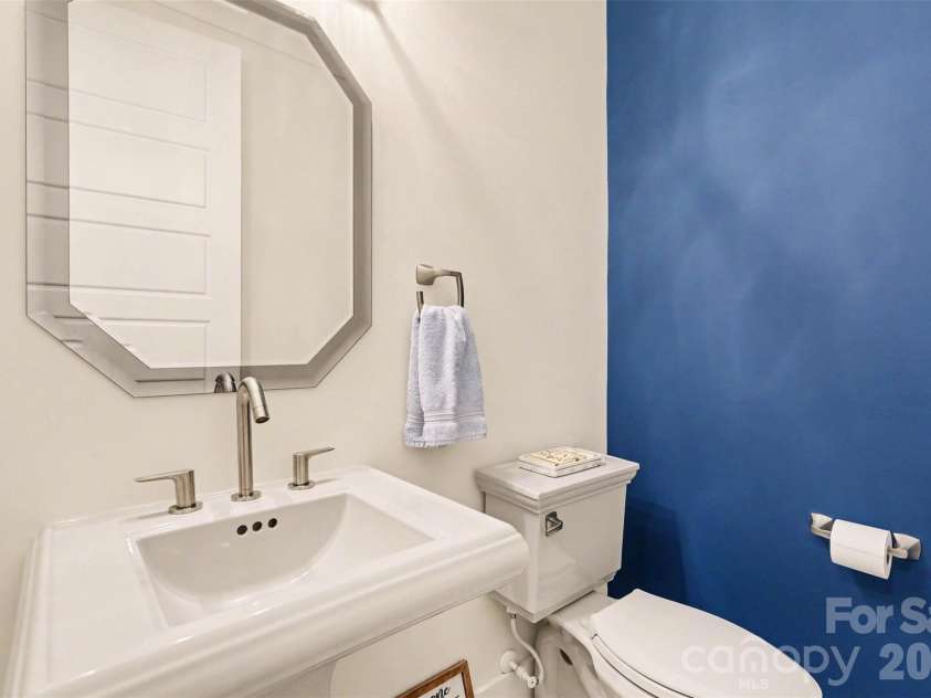 302 Forest Bay Court, Belmont, NC 28012.  MLS# CAR4358873, YatesRealty ID 5776. Main Half Bath