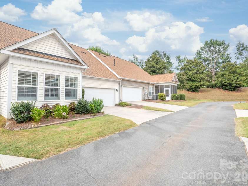 4780 Grier Farm Lane, Charlotte, NC 28270.  MLS# CAR4433351, YatesRealty ID 57760. 