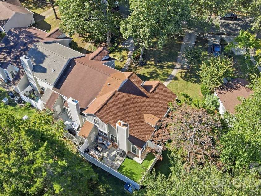 11101 Sevilla Court, Charlotte, NC 28226.  MLS# CAR4427572, YatesRealty ID 57761. 