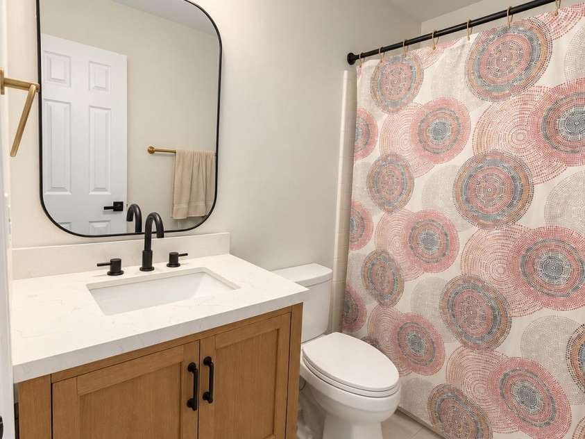 11101 Sevilla Court, Charlotte, NC 28226.  MLS# CAR4427572, YatesRealty ID 57761. Bathroom 2 - Upstairs