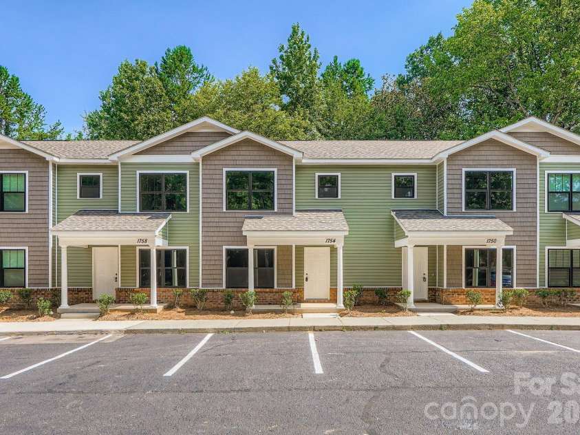 1773 J Julian Lane, Charlotte, NC 28208.  MLS# CAR4429302, YatesRealty ID 57762. 