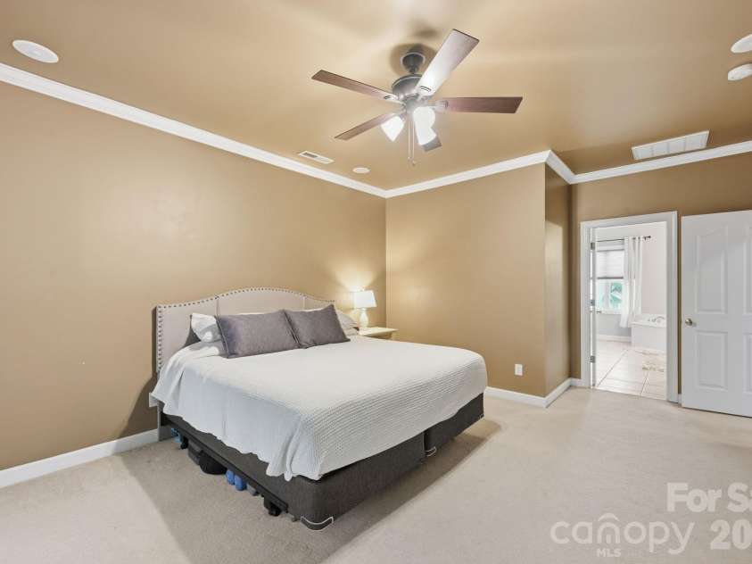 5704 Snapdragon Lane, Huntersville, NC 28078.  MLS# CAR4426906, YatesRealty ID 57765. 