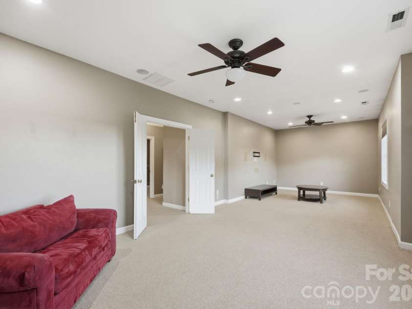 5704 Snapdragon Lane, Huntersville, NC 28078.  MLS# CAR4426906, YatesRealty ID 57765. 