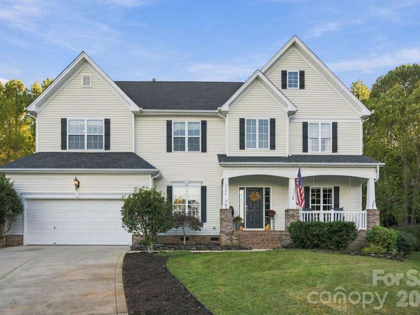 5704 Snapdragon Lane, Huntersville, NC 28078.  MLS# CAR4426906, YatesRealty ID 57765. Beautiful Front Elevation