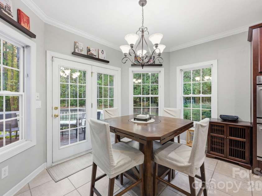 5704 Snapdragon Lane, Huntersville, NC 28078.  MLS# CAR4426906, YatesRealty ID 57765. Eat in Kitchen