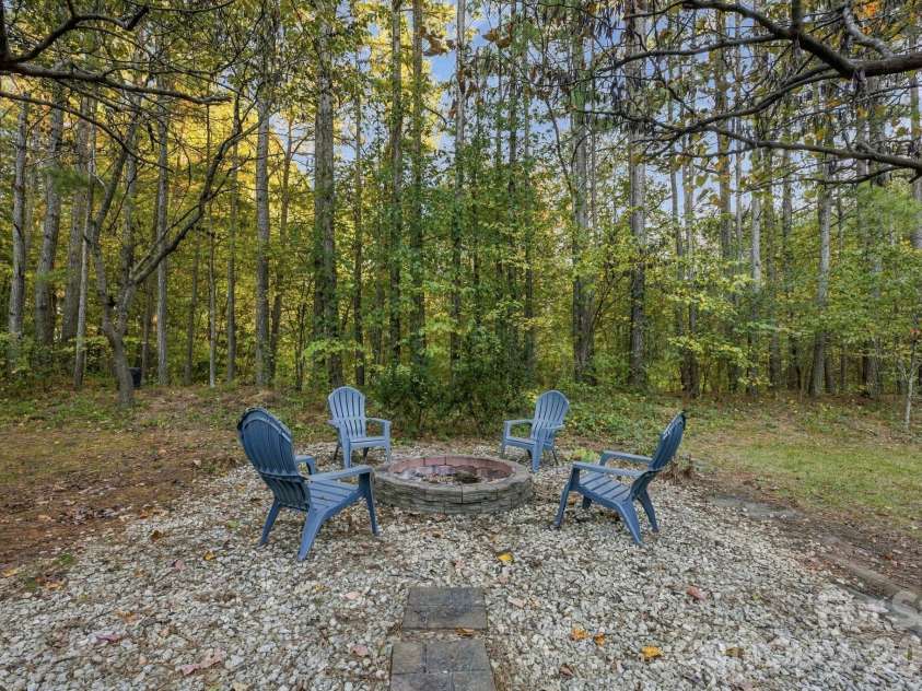 5704 Snapdragon Lane, Huntersville, NC 28078.  MLS# CAR4426906, YatesRealty ID 57765. Firepit area