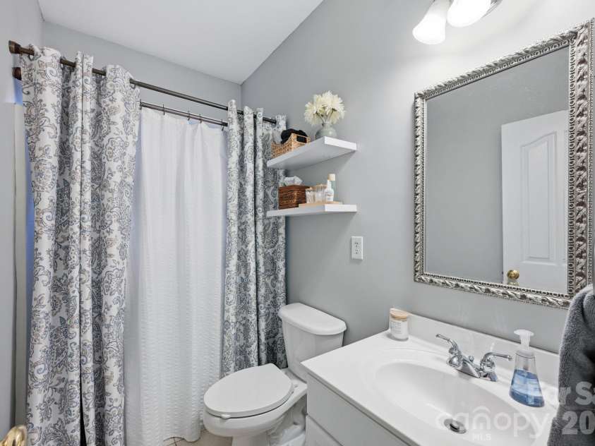 5704 Snapdragon Lane, Huntersville, NC 28078.  MLS# CAR4426906, YatesRealty ID 57765. Full Bath on Main