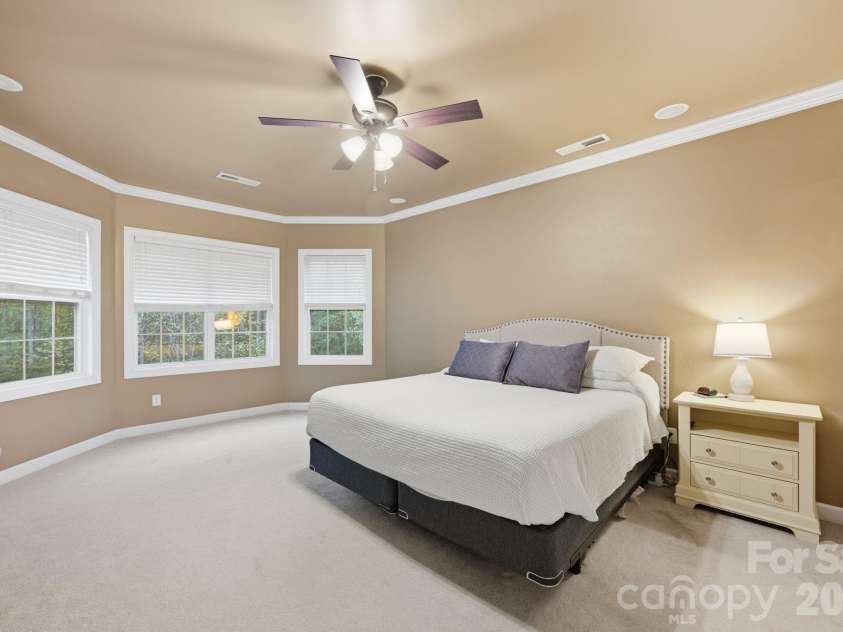 5704 Snapdragon Lane, Huntersville, NC 28078.  MLS# CAR4426906, YatesRealty ID 57765. Large Primary Suite