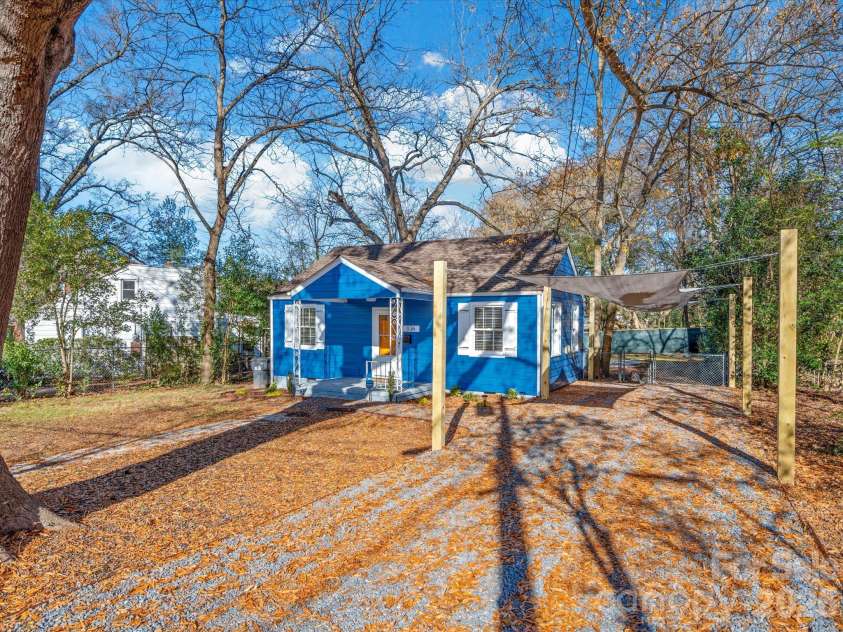 1136 Mona Drive, Charlotte, NC 28206.  MLS# CAR4411375, YatesRealty ID 57766. 