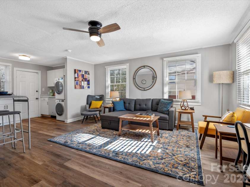 1136 Mona Drive, Charlotte, NC 28206.  MLS# CAR4411375, YatesRealty ID 57766. 