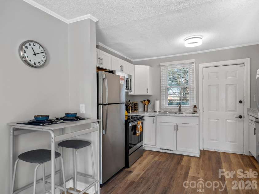 1136 Mona Drive, Charlotte, NC 28206.  MLS# CAR4411375, YatesRealty ID 57766. 