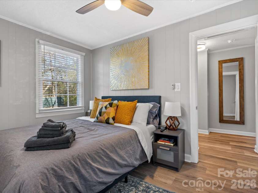 1136 Mona Drive, Charlotte, NC 28206.  MLS# CAR4411375, YatesRealty ID 57766. 
