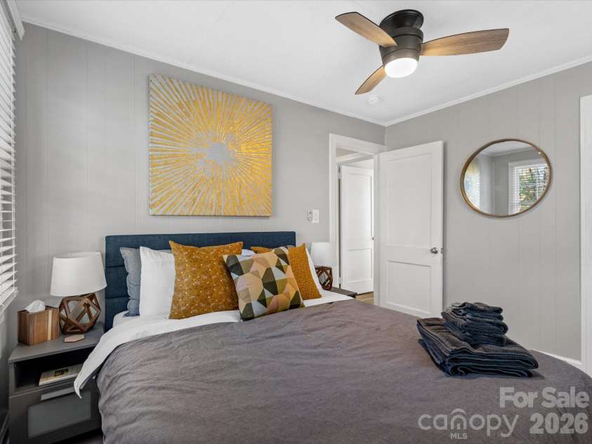 1136 Mona Drive, Charlotte, NC 28206.  MLS# CAR4411375, YatesRealty ID 57766. 