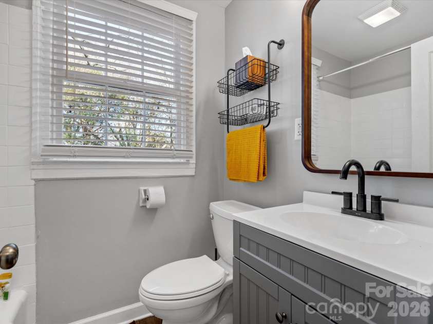 1136 Mona Drive, Charlotte, NC 28206.  MLS# CAR4411375, YatesRealty ID 57766. 