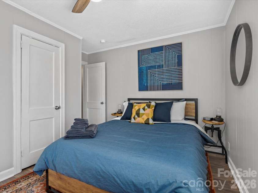 1136 Mona Drive, Charlotte, NC 28206.  MLS# CAR4411375, YatesRealty ID 57766. 