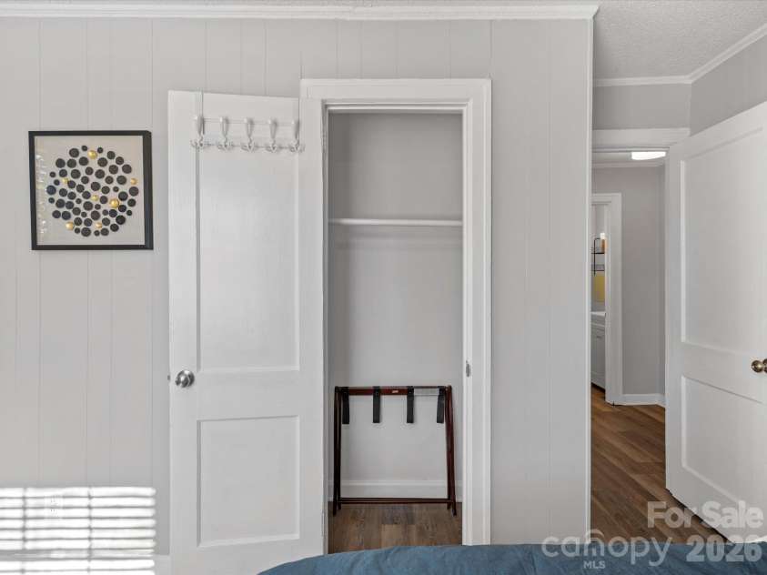 1136 Mona Drive, Charlotte, NC 28206.  MLS# CAR4411375, YatesRealty ID 57766. 