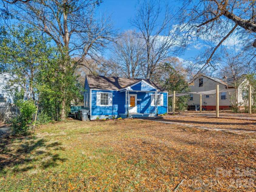 1136 Mona Drive, Charlotte, NC 28206.  MLS# CAR4411375, YatesRealty ID 57766. 