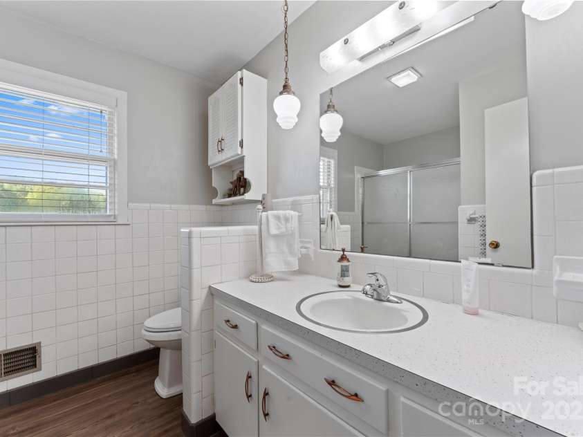 36984 B&C Carter Road, New London, NC 28127.  MLS# CAR4246178, YatesRealty ID 5777. Main Full Bathroom