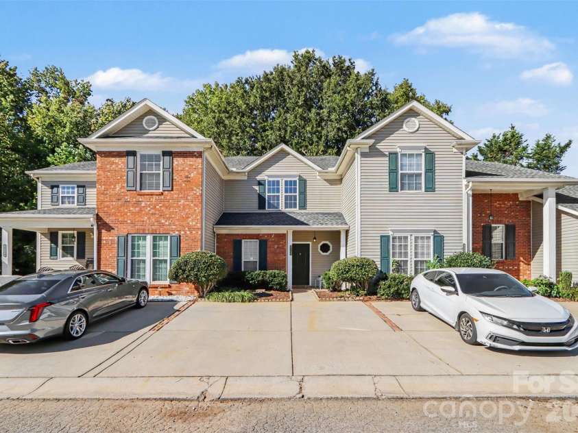 9120 Treyburn Drive, Charlotte, NC 28216.  MLS# CAR4426772, YatesRealty ID 57770. 