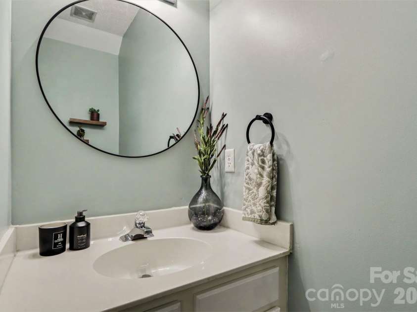 9120 Treyburn Drive, Charlotte, NC 28216.  MLS# CAR4426772, YatesRealty ID 57770. Half bath on main level.
