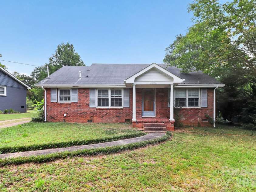 3206 Connecticut Avenue, Charlotte, NC 28205.  MLS# CAR4411320, YatesRealty ID 57779. 