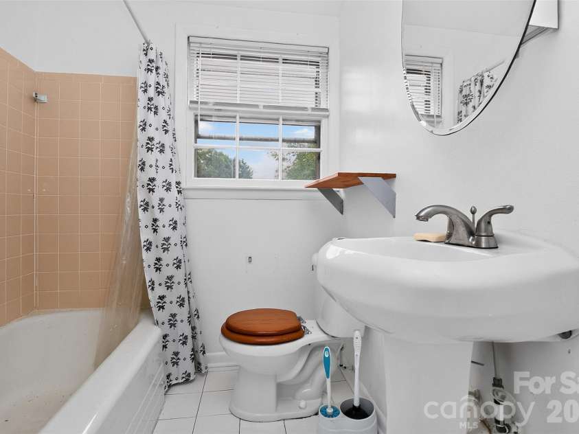 3206 Connecticut Avenue, Charlotte, NC 28205.  MLS# CAR4411320, YatesRealty ID 57779. 