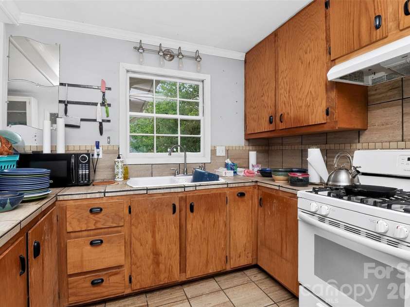 3206 Connecticut Avenue, Charlotte, NC 28205.  MLS# CAR4411320, YatesRealty ID 57779. 