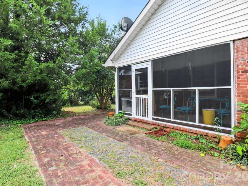 3206 Connecticut Avenue, Charlotte, NC 28205.  MLS# CAR4411320, YatesRealty ID 57779. 