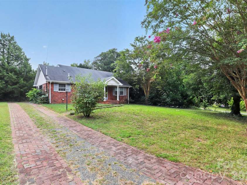 3206 Connecticut Avenue, Charlotte, NC 28205.  MLS# CAR4411320, YatesRealty ID 57779. 