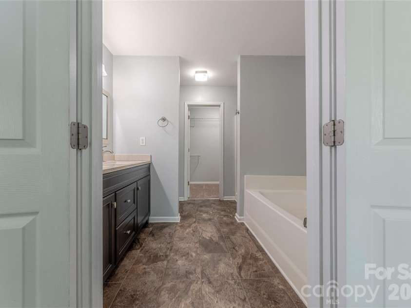 2147 Midnight Blue Lane, Fort Mill, SC 29708.  MLS# CAR4340117, YatesRealty ID 5778. Primary Bath