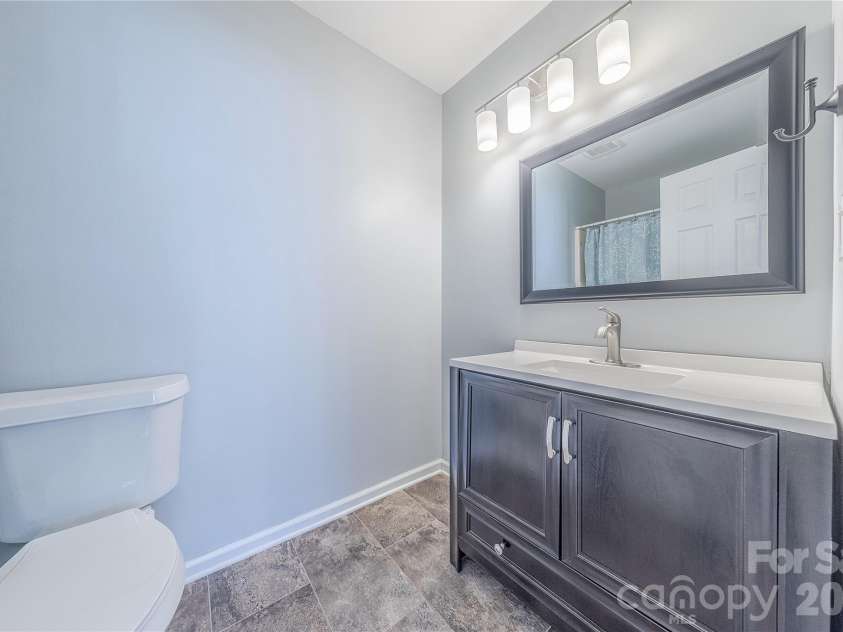 2147 Midnight Blue Lane, Fort Mill, SC 29708.  MLS# CAR4340117, YatesRealty ID 5778. Second Primary Bath