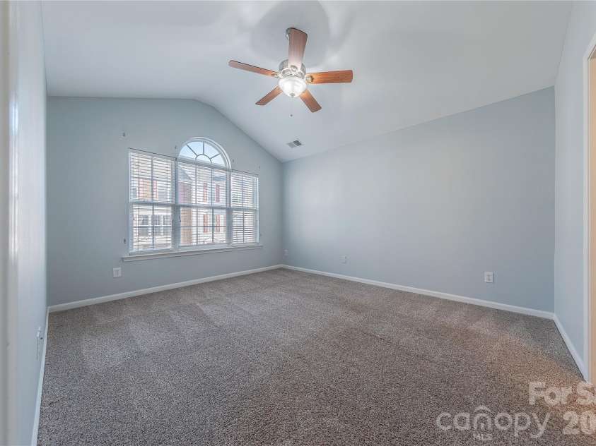2147 Midnight Blue Lane, Fort Mill, SC 29708.  MLS# CAR4340117, YatesRealty ID 5778. Vaulted Ceiling