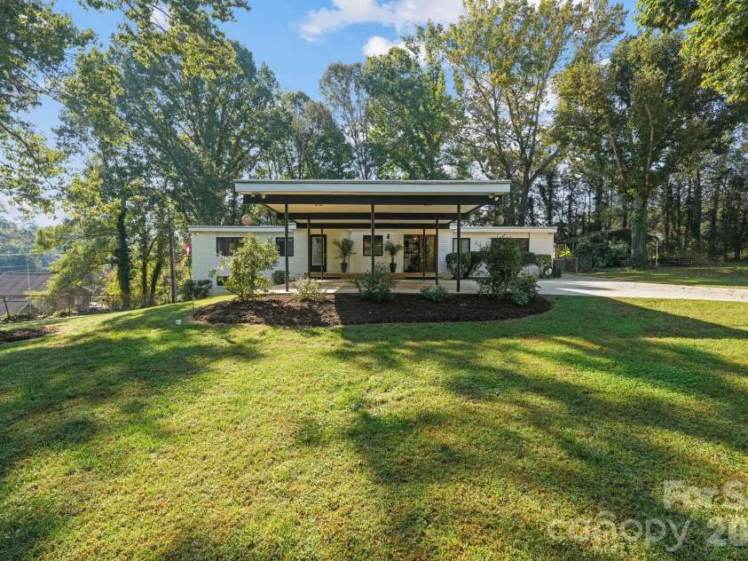 1077 19th Avenue Place, Hickory, NC 28601.  MLS# CAR4434665, YatesRealty ID 57783. 