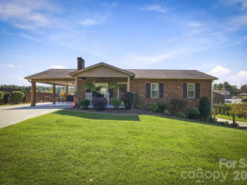 343 Spruce Avenue, Hudson, NC 28638.  MLS# CAR4428989, YatesRealty ID 57789. 